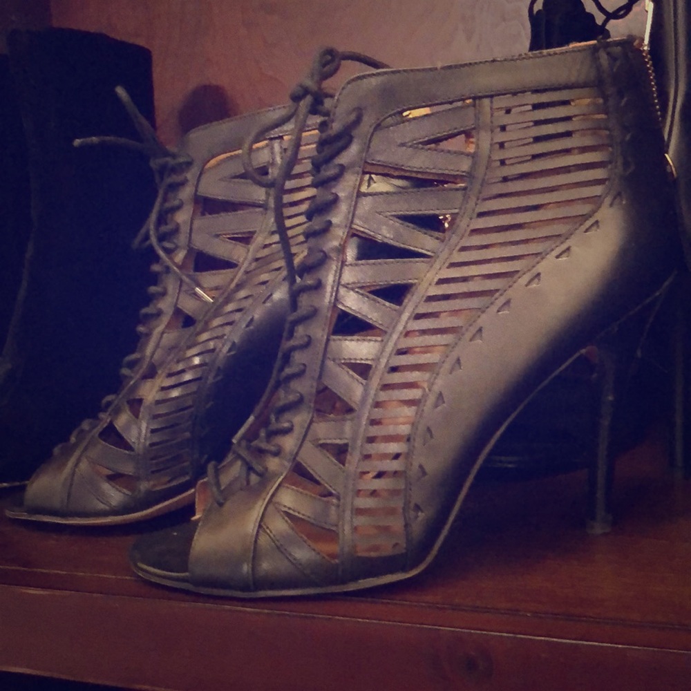 NINE WEST Cutout  Ankle Booties